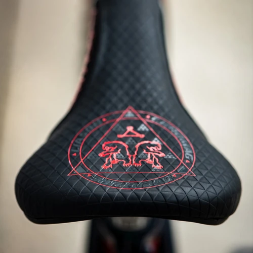 希少CHROMAGクロマグOVERTUREサドルMTBパープル 希少CHROMAG